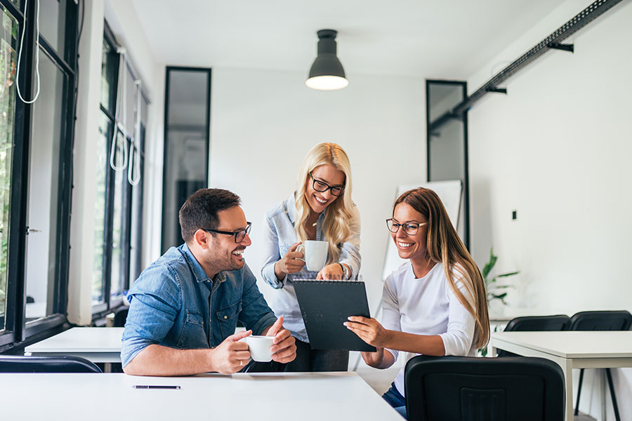 Potenciando el Crecimiento Empresarial: La Sinergia de las Redes Sociales y la Inteligencia Artificial
